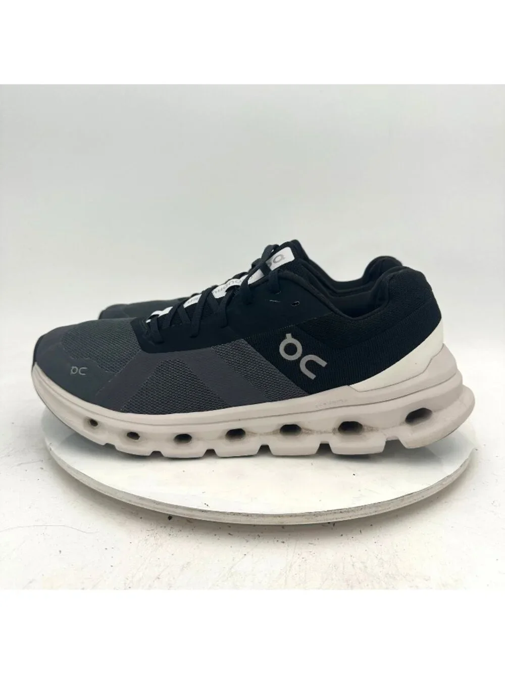On Cloudrunner Swiss Engineering Men Size 9.5 Eclipse Frost White Shoes